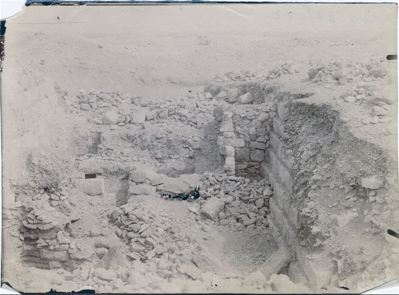 View of the remains of a structure in front of a newly excavated mastaba tomb, its masonry can be seen on the photo’s right. Unfortunately, nothing allows us to identify the subjects depicted. Schiaparelli excavations. 