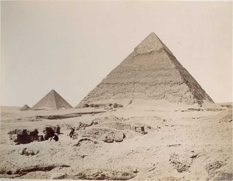 View of the pyramid of Khafre (centre) and Menkaure (left). The author's signature can be seen at the bottom right.
