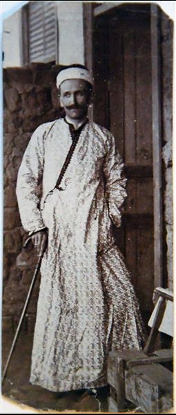 Fotografia di Francesco Ballerini, scattata il 21 marzo 1909 durante gli scavi della Missione Archeologica Italiana. Archivio Angelo Sesana. 