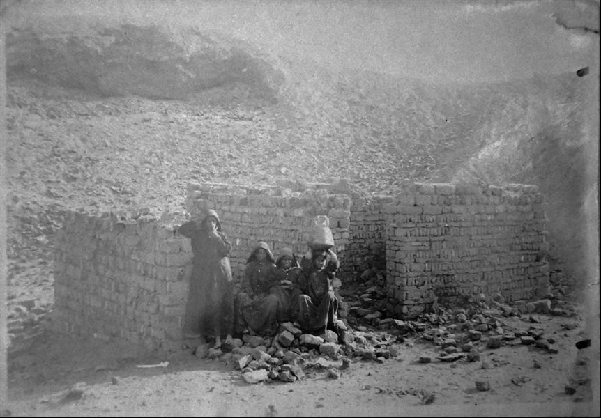 Excavation photograph depicting some young workers resting, during archaeological excavations at Ashmunein, in 1909. Angelo Sesana Archive. 