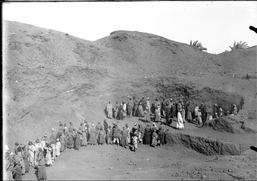 Excavating on the site. Schiaparelli excavations. 