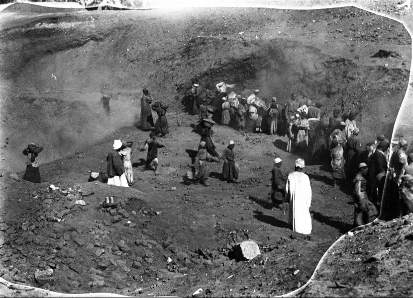 Excavating on the site. Schiaparelli excavations. 