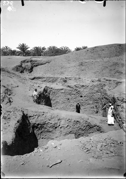 Excavating on the site. Schiaparelli excavations. 
