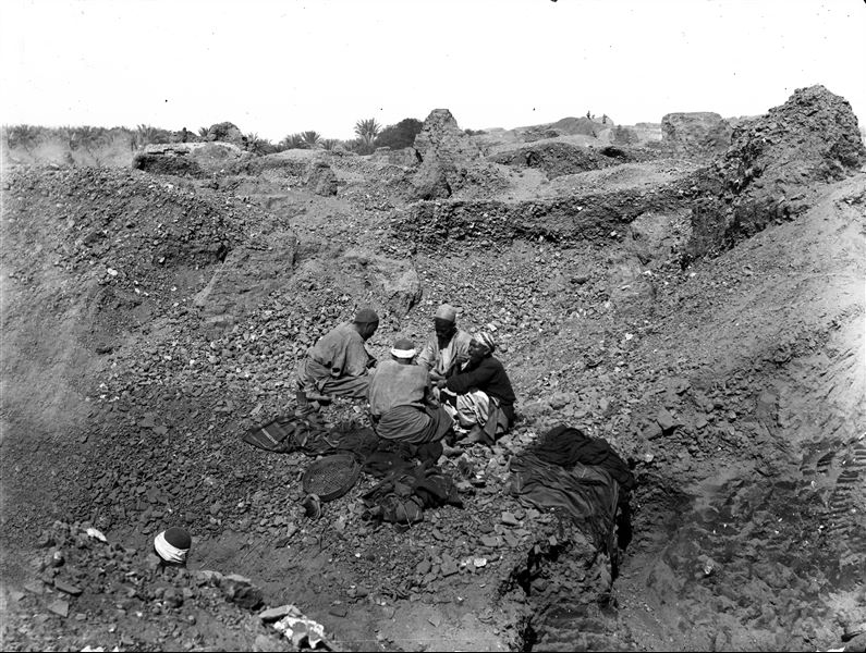 Excavating on the site. Schiaparelli excavations. 