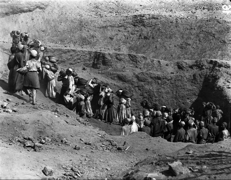 Excavating on the site. Schiaparelli excavations. 