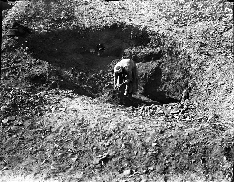 Excavating on the site. Schiaparelli excavations. 