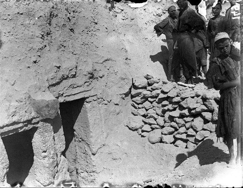 Scavi nella necropoli rupestre (nello step 5), sotto le tombe III e IV. Scavi Schiaparelli.