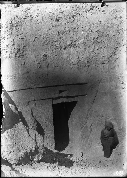 Scavo nella necropoli di tombe non ancora identificate. Scavi Schiaparelli.