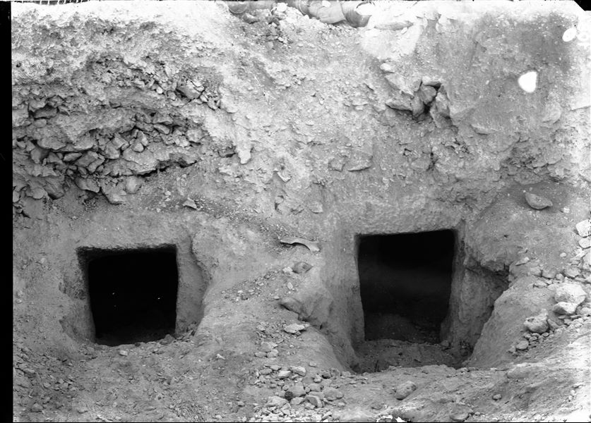 Scavo nella necropoli di tombe non ancora identificate. Scavi Schiaparelli.