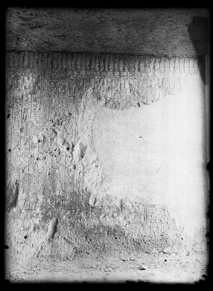 Tomba IV, muro nord, iscrizione autobiografica del nomarca Khety II presso la necropoli di Assiut. Scavi Schiaparelli.