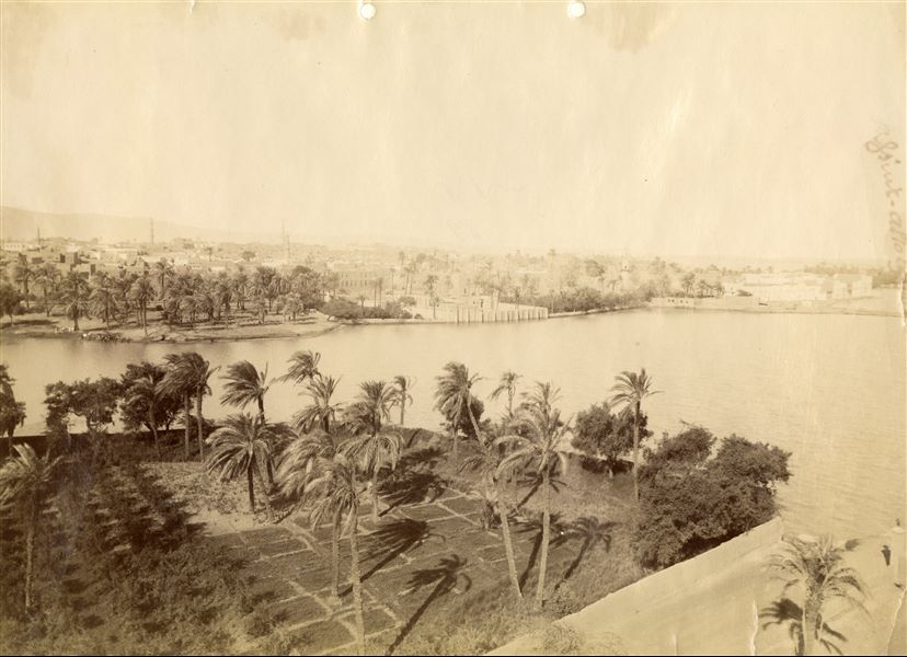 Panorama della cittadina di Assiut, nel Medio Egitto, durante una piena del Nilo.  