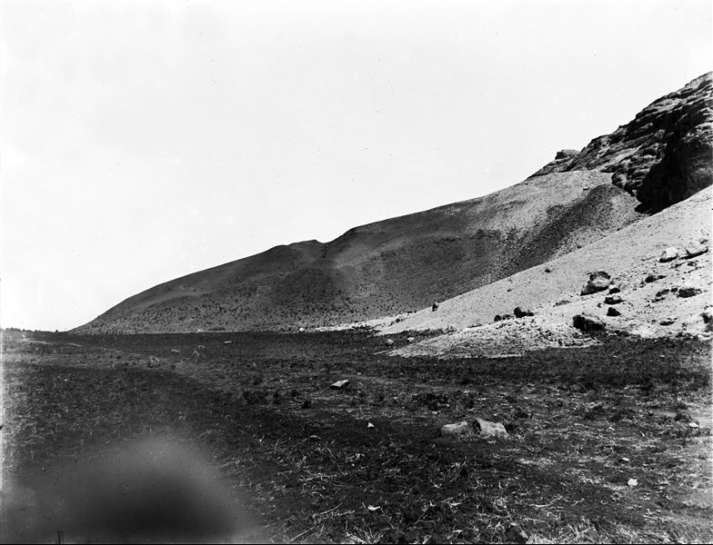 Extension of the mountain range, to the west. Schiaparelli excavations.