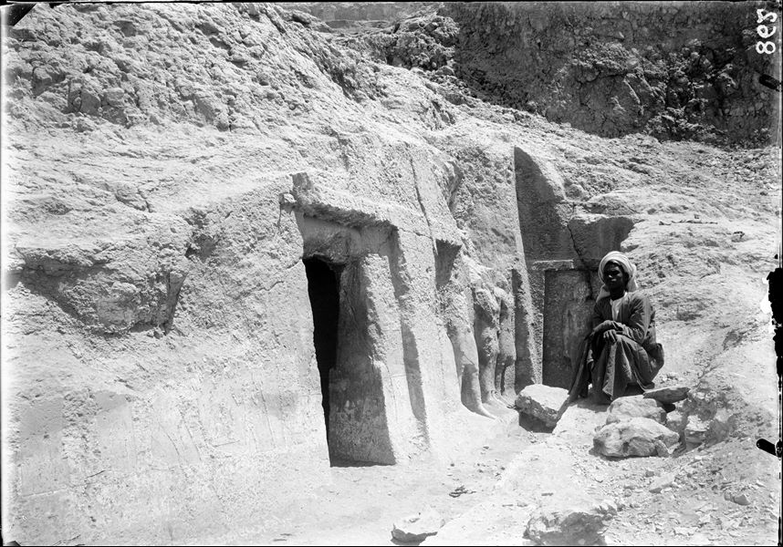 Entrance to the tomb of Kai-khent (A3), with statues in relief carved into the rock, now covered with a concrete structure. Schiaparelli excavations.