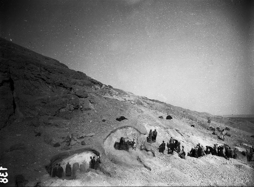 Excavating on the slopes of the mountain. Schiaparelli excavations.