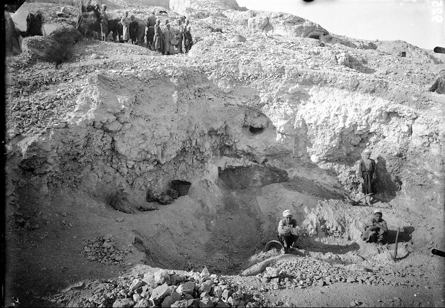 Excavating on the slopes of the mountain. Schiaparelli excavations.