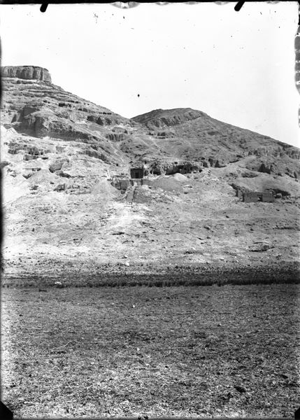 Overview of the area around the tomb of Wahka II, visible in the centre, while to the east (right) a construction similar to a pylon is visible, followed by a chapel. The progress in cleaning the processional way suggests that the photo was taken towards the end of the excavation works. Schiaparelli excavations.