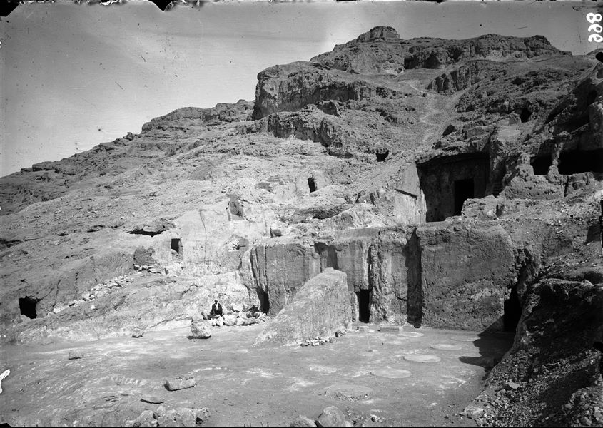 Tomb of Wahka II, lower courtyard. Photograph probably taken towards the end of the excavation works. Schiaparelli excavations.