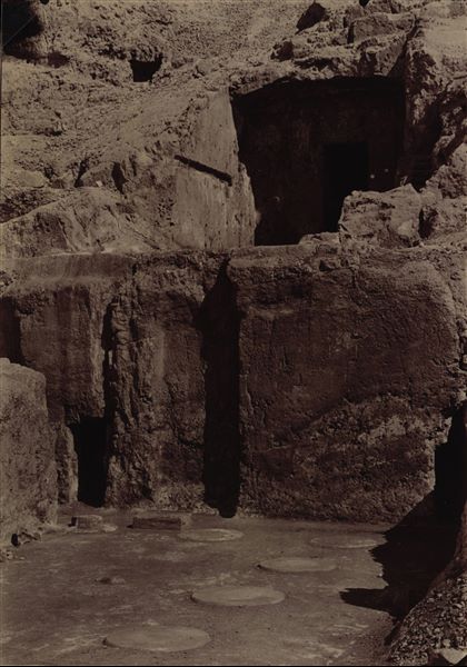 Tomb of Wahka II, lower courtyard. The bases for the columns, no longer present, are clearly visible. Photograph probably taken towards the end of the work, after the tomb had been cleaned of debris. Schiaparelli excavations.