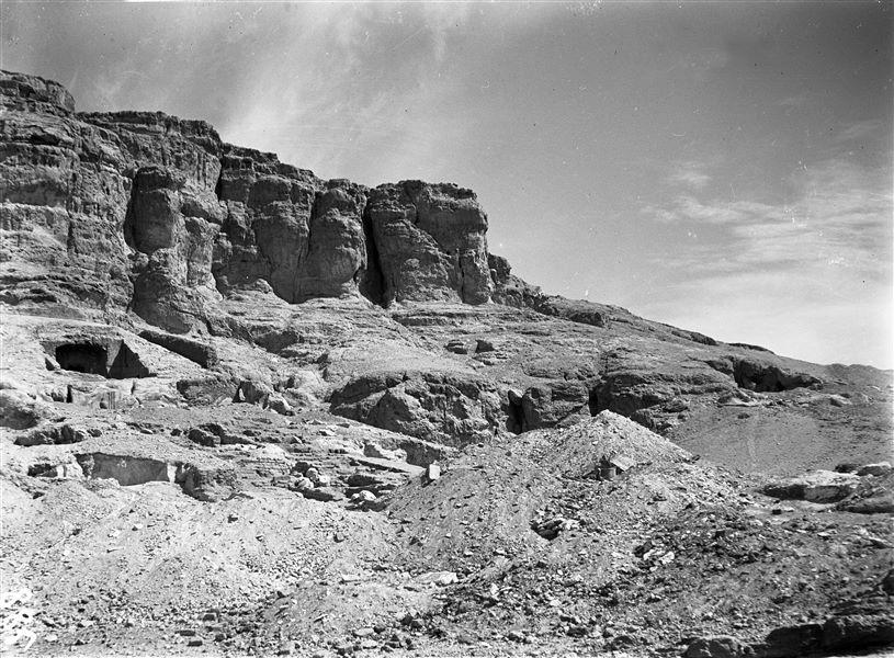Excavation area near the tomb of Wahka I. To the east (right), the entrance to the first rock-cut chamber of the tomb of Ibu is visible. Schiaparelli excavations.