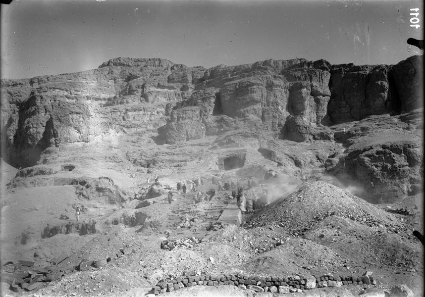 Photograph of the rock-cut tombs. In the centre the tomb of Wahka I can be seen and to the west (left), the so-called tomb number 6. In the lower left, there is a series of piled up terracotta sarcophagi found during excavations.  Schiaparelli excavations.