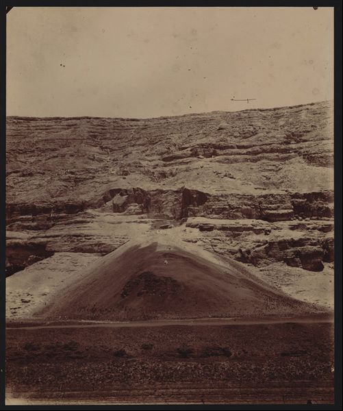 Mountain landscape near the archaeological site of Qau el-Kebir. Immediately to the left was, (and can be glimpsed) the cave with the Italian Mission’s camp, as evidenced in photograph B6_5_3. Schiaparelli excavations.