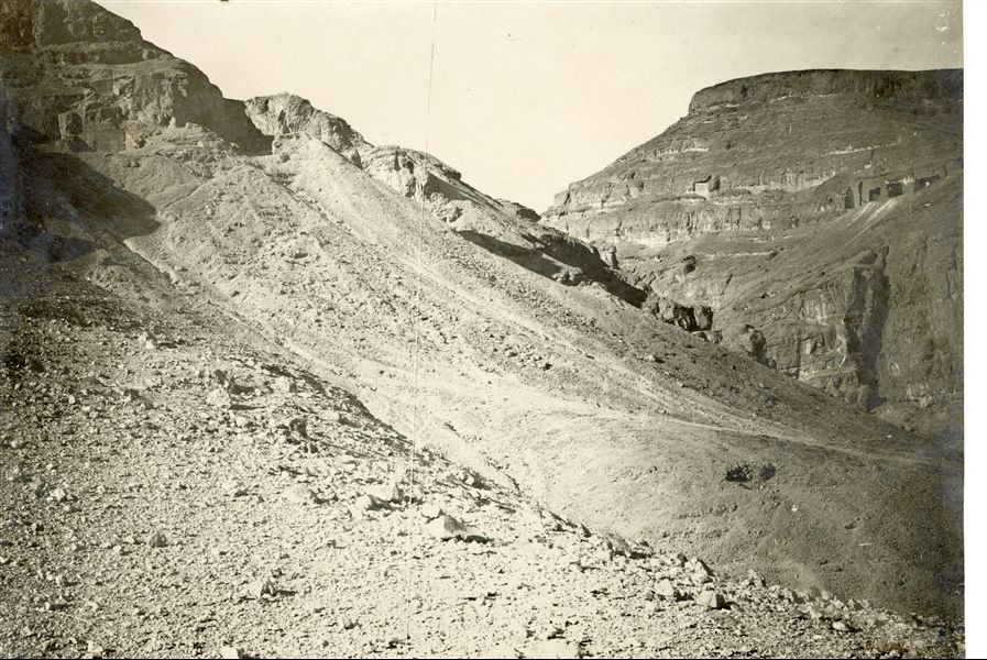 View of the mountain of Qau, where some caves used in the past as stone quarries can be seen in the upper right (eastwards). Photograph presumably taken from the so-called pylon, slightly to the east (to the right when looking from the plain) of the tomb of Wahka II. Photograph slightly offset from B00135. Schiaparelli excavations.
