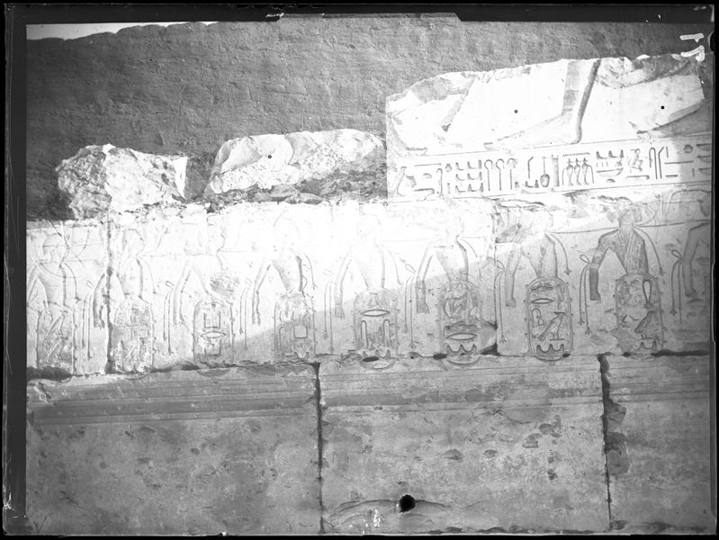 Dettaglio del I pilone del tempio di Ramesse II ad Abido, rappresentante la conquista di alcune città.