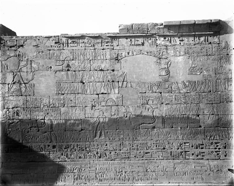 North wall, external facade from the temple of Ramesses III, between the first and second pylons