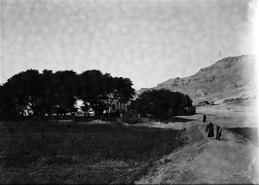 View of the plain in front of the Theban mountain. In the foreground, old Chicago House (now dismantled). Schiaparelli excavations.